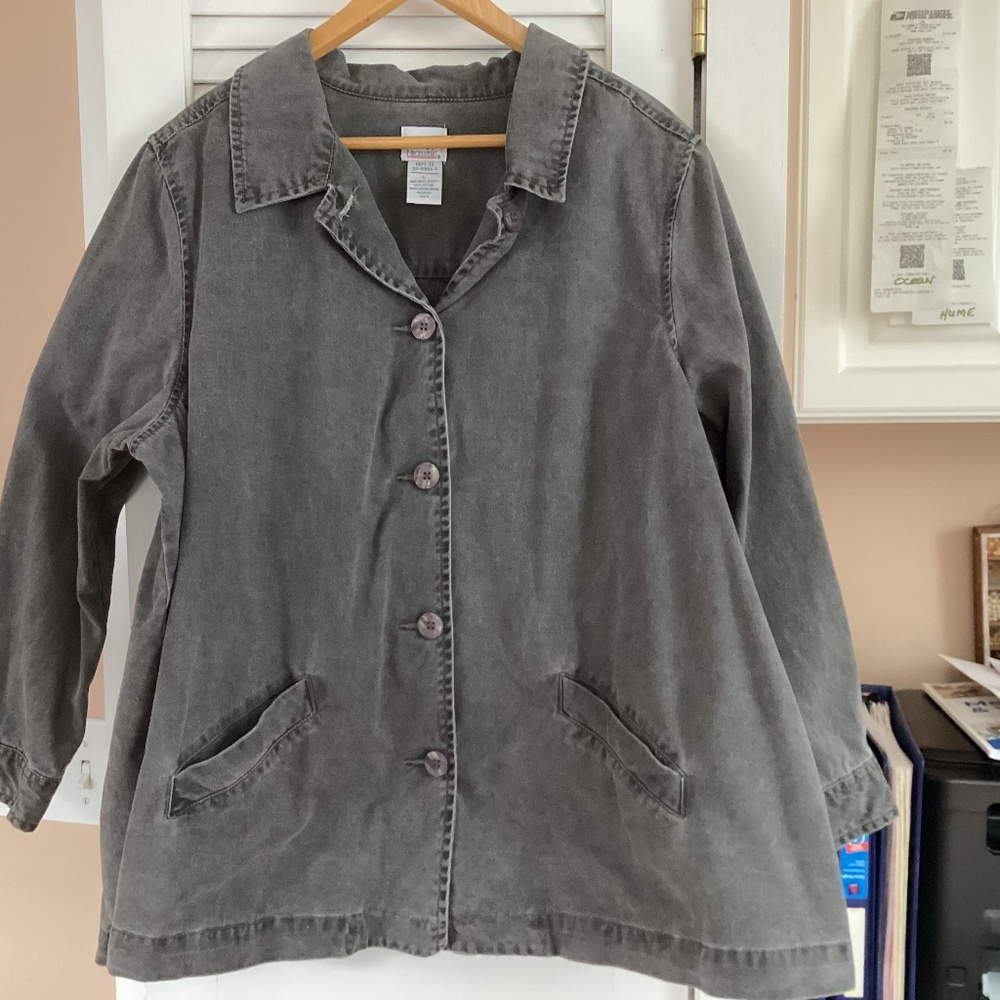 Women's Only Necessities gray top Sz L (but more like 18w)